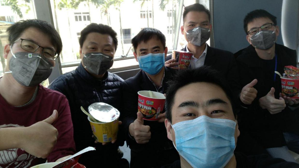 一代手板机组装时期吃院长带到泡沫留念.jpg