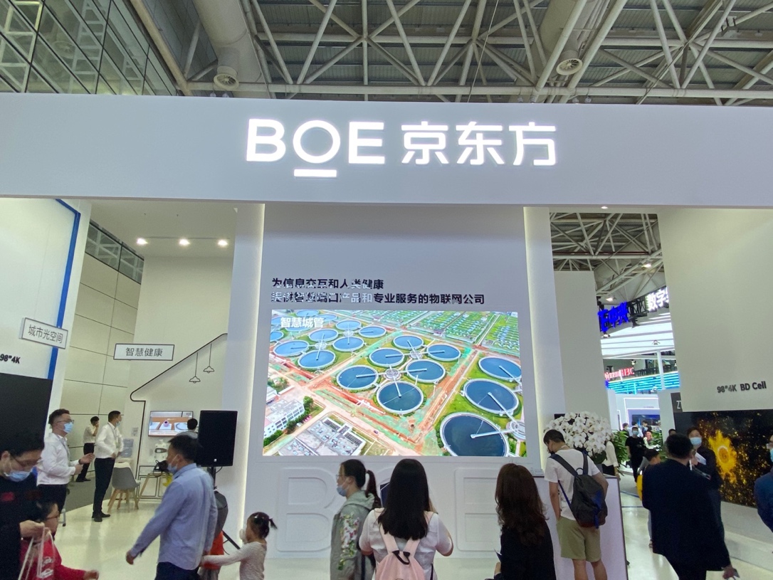 许多人在商店里

描述已自动生成