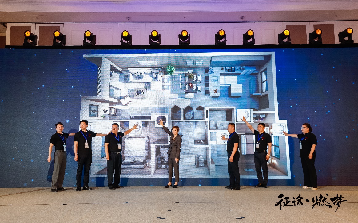 A group of people standing in front of a large screen

Description automatically generated with medium confidence