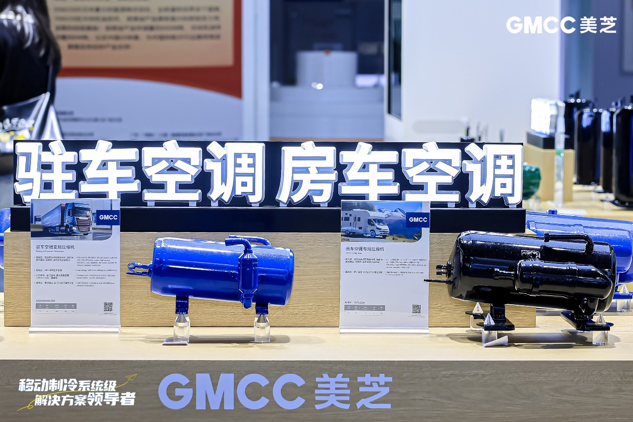 桌子上放满了不同类型的电子产品

低可信度描述已自动生成