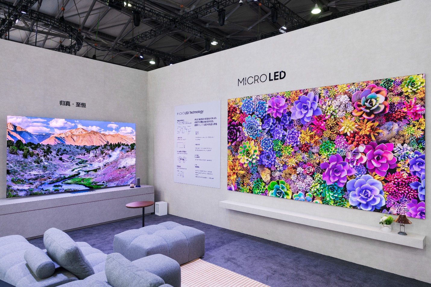 A room with a large picture on the wall

AI-generated content may be incorrect.