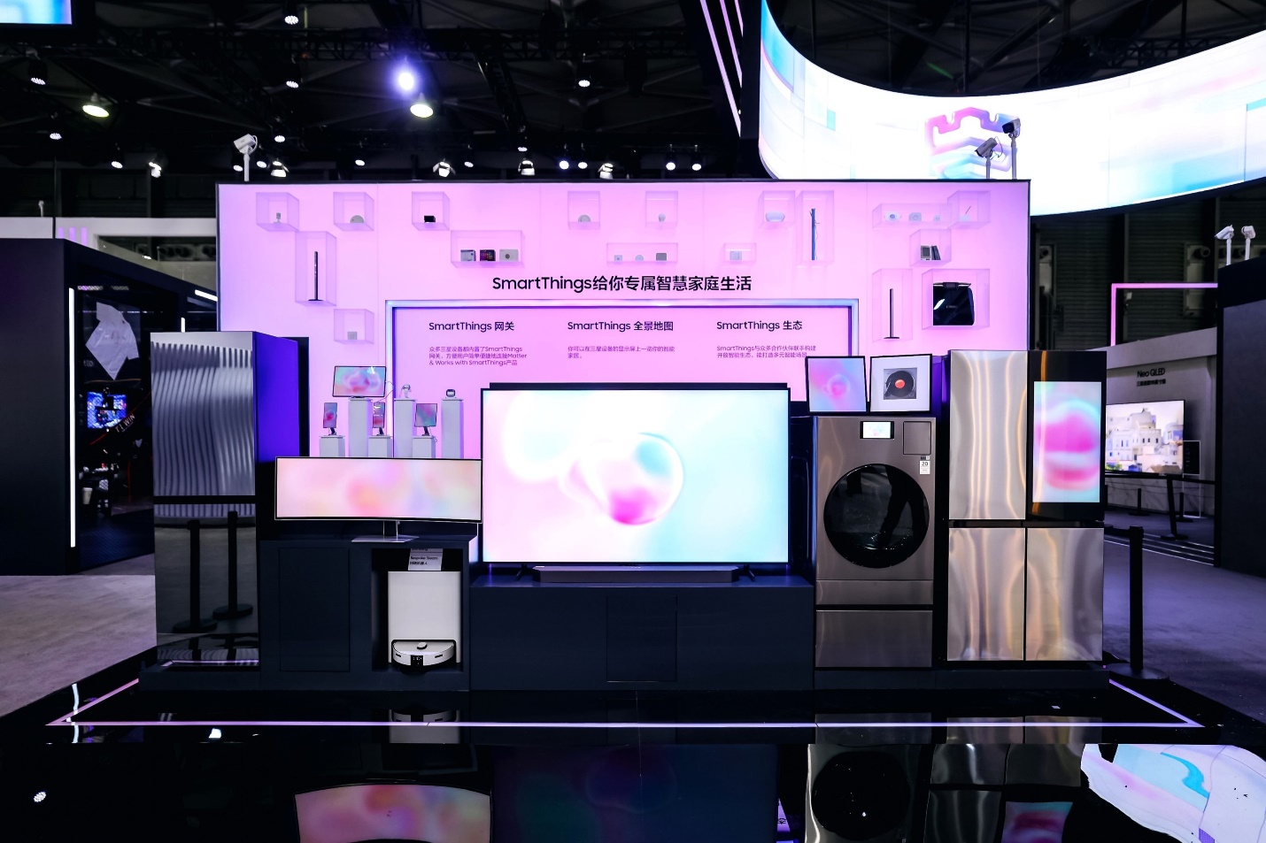 A display of electronics on display

AI-generated content may be incorrect.