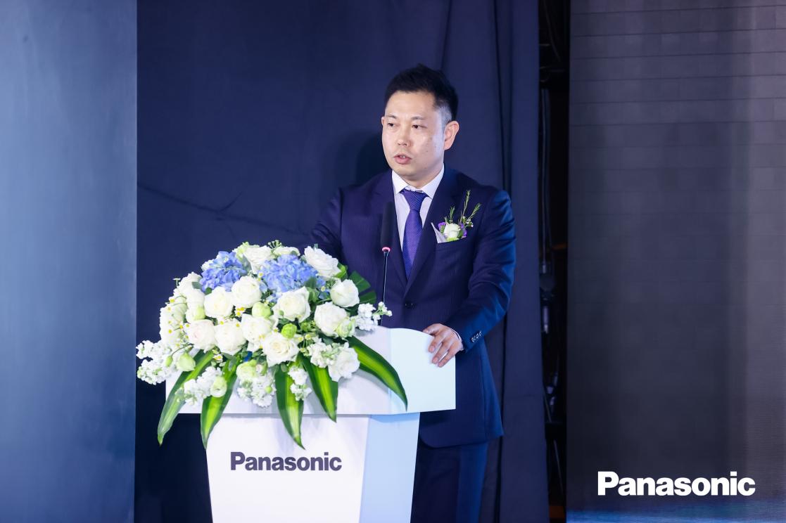 婚礼上穿西装的男人

AI 生成的内容可能不正确。